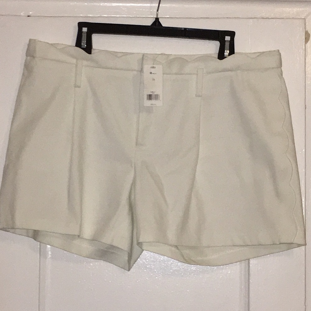 Banana Republic white scalloped shorts